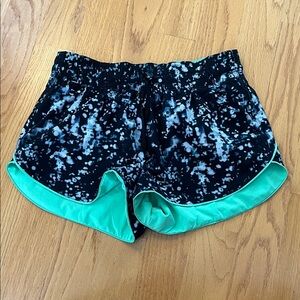Lululemon Choose A Side Shorts 3” Size 8 pixel haze multi black/dragonfly